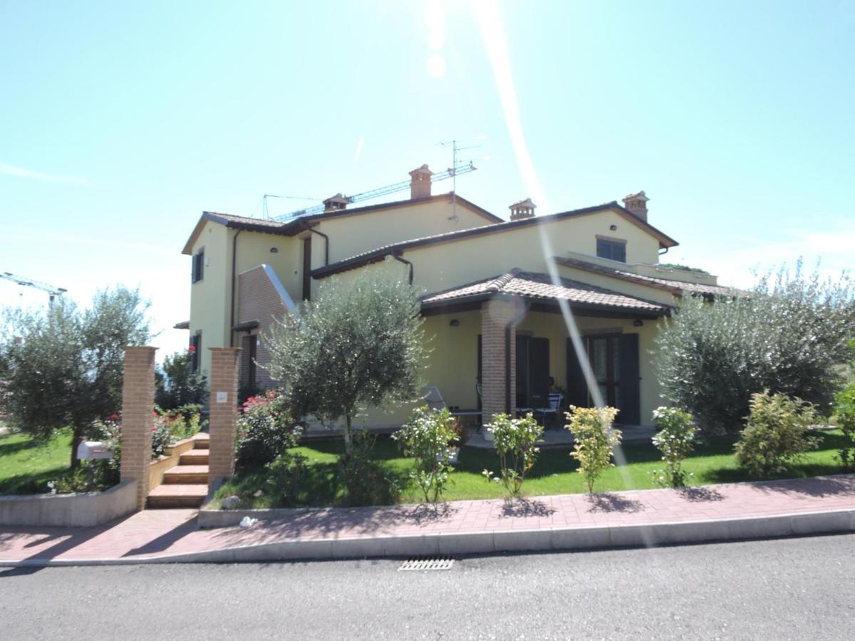La Casa Di Marco E Lorella Fratta Todina Buitenkant foto