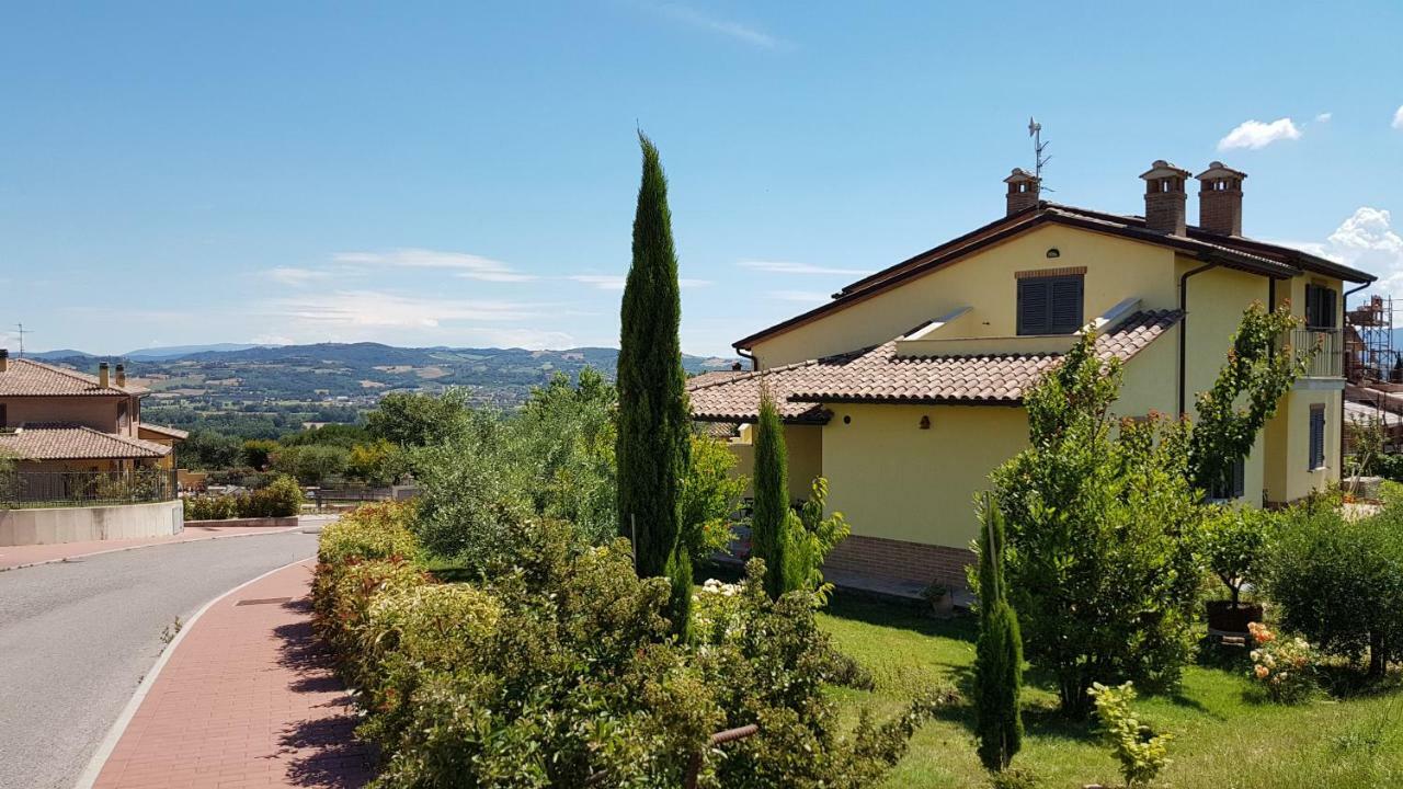 La Casa Di Marco E Lorella Fratta Todina Buitenkant foto